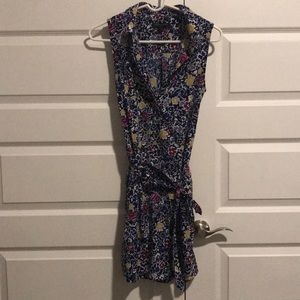Banana Republic pre owned dress. Multi colored collared dress with belt.